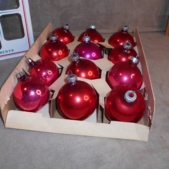 Vintage Essex Franke Co Red 2.25" 10 Glass Ball Ornaments - Picture 4 of 9